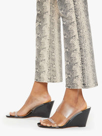 The Hustler Flood in Boa Babe