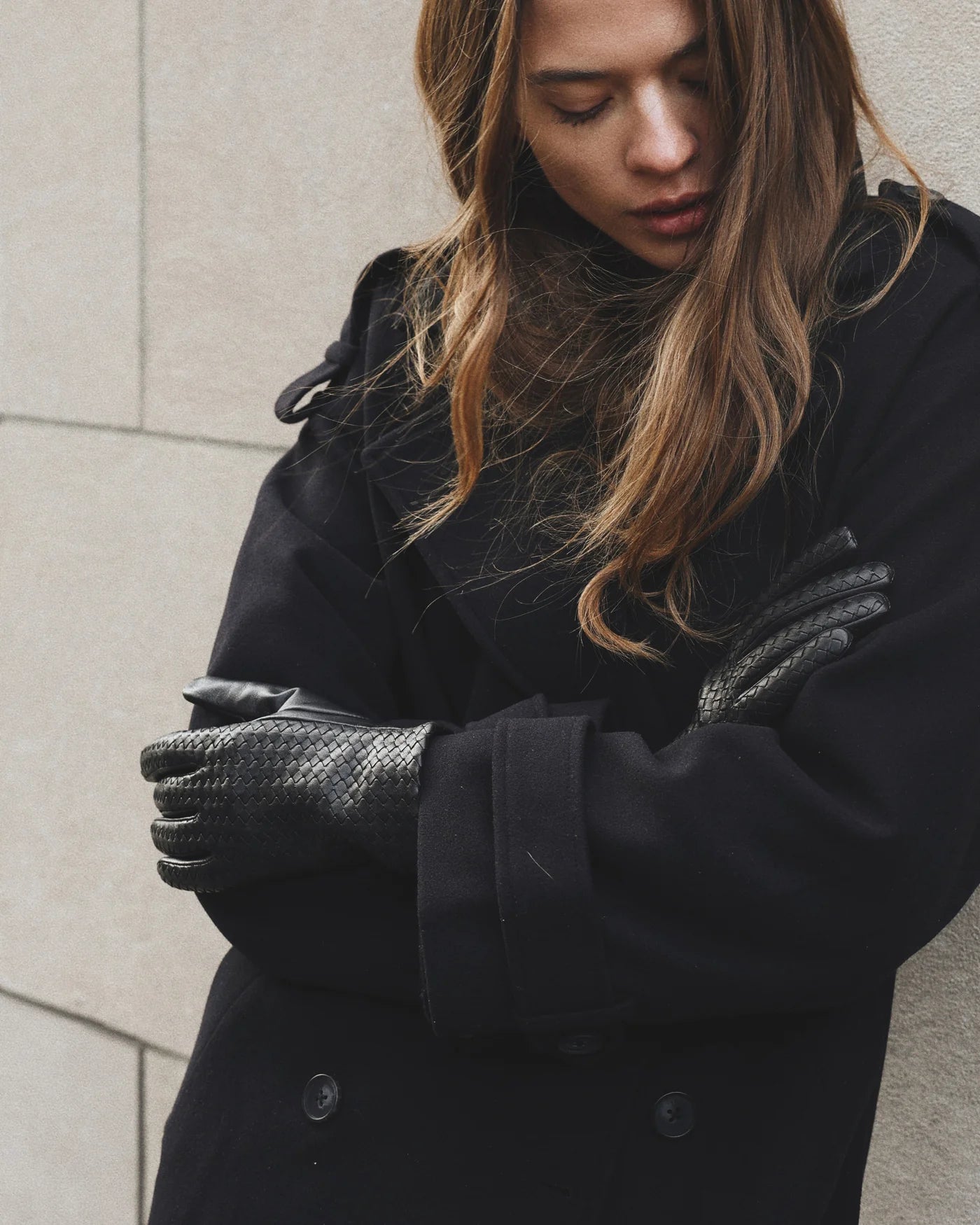 Emil Gloves in Black