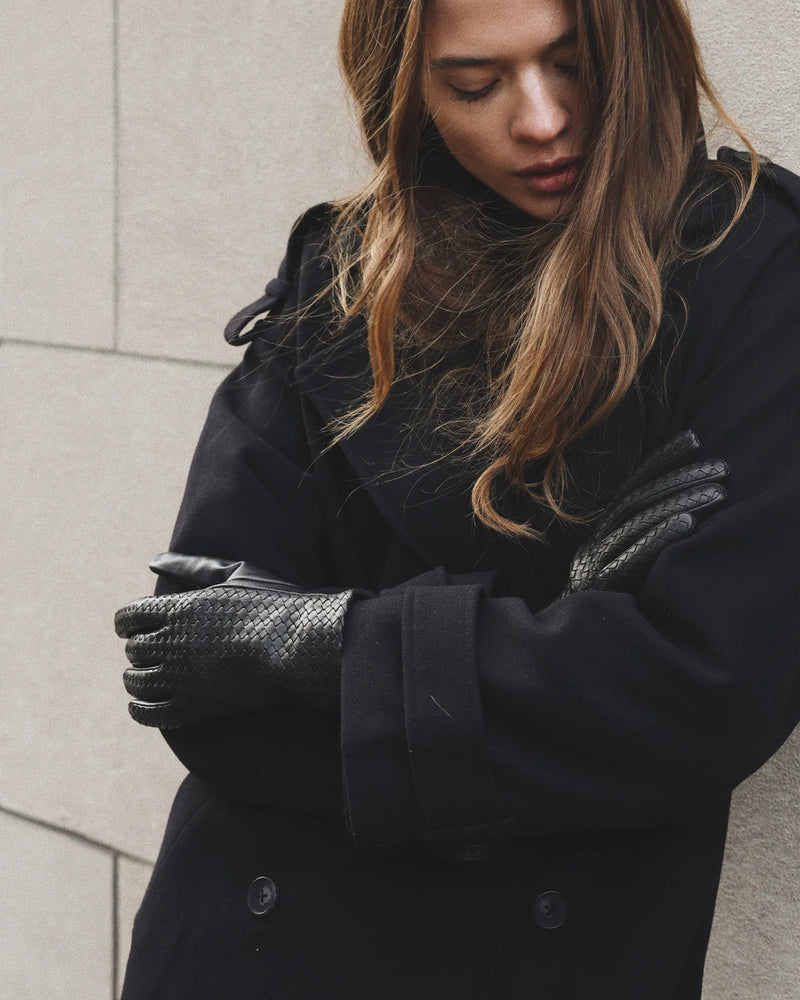 Emil Gloves in Black