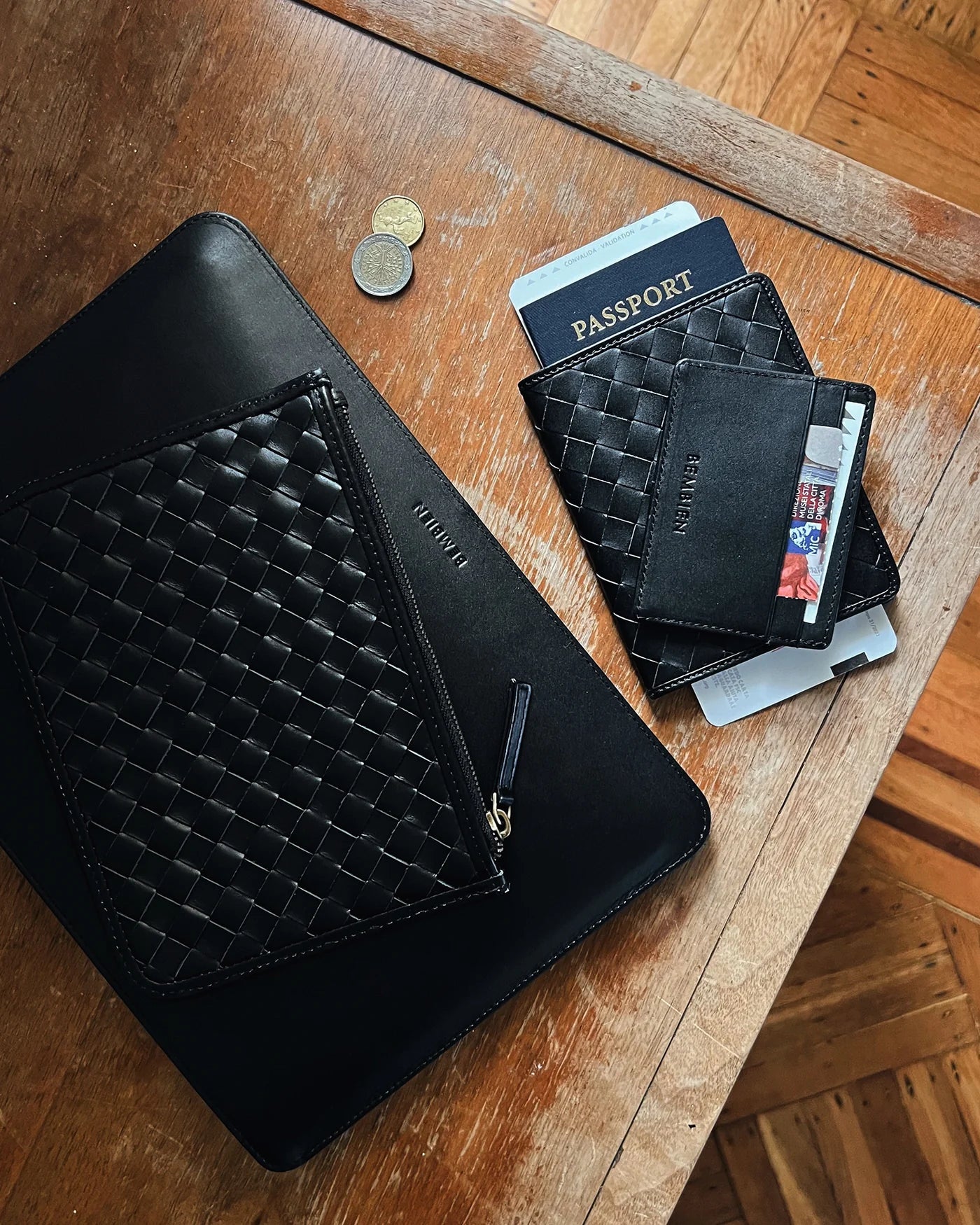 Este Passport Holder in Black