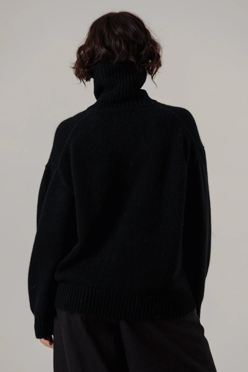 Alpaca Heritage Turtleneck in Black