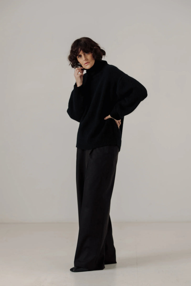 Alpaca Heritage Turtleneck in Black
