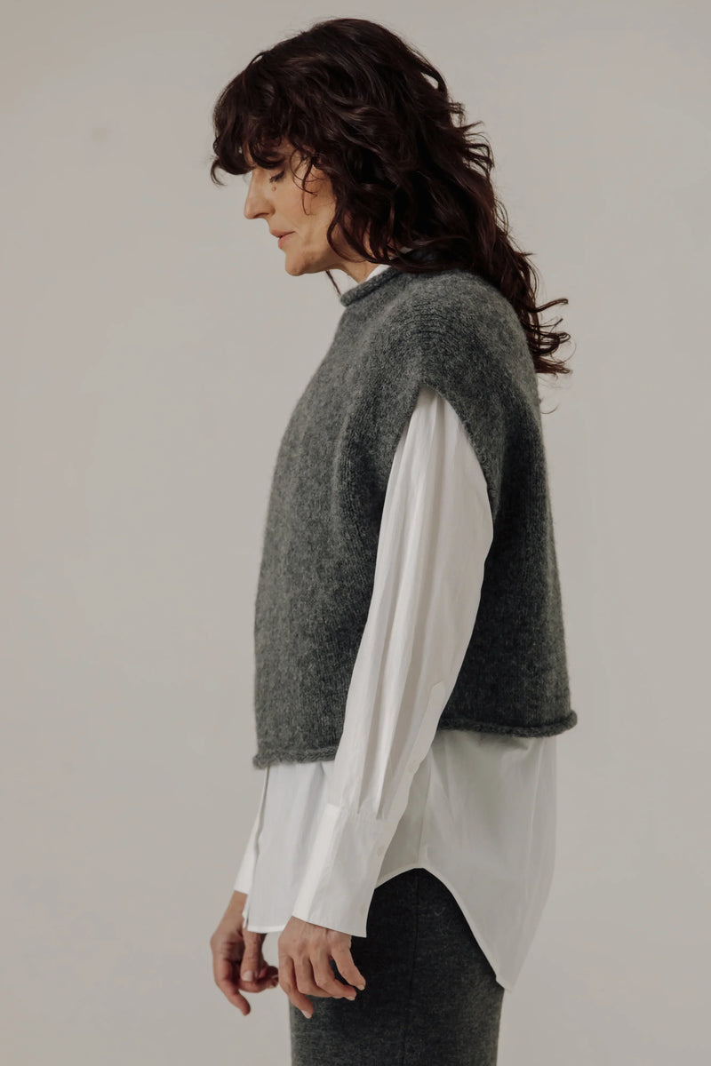 Alpaca Iris Vest in Stone