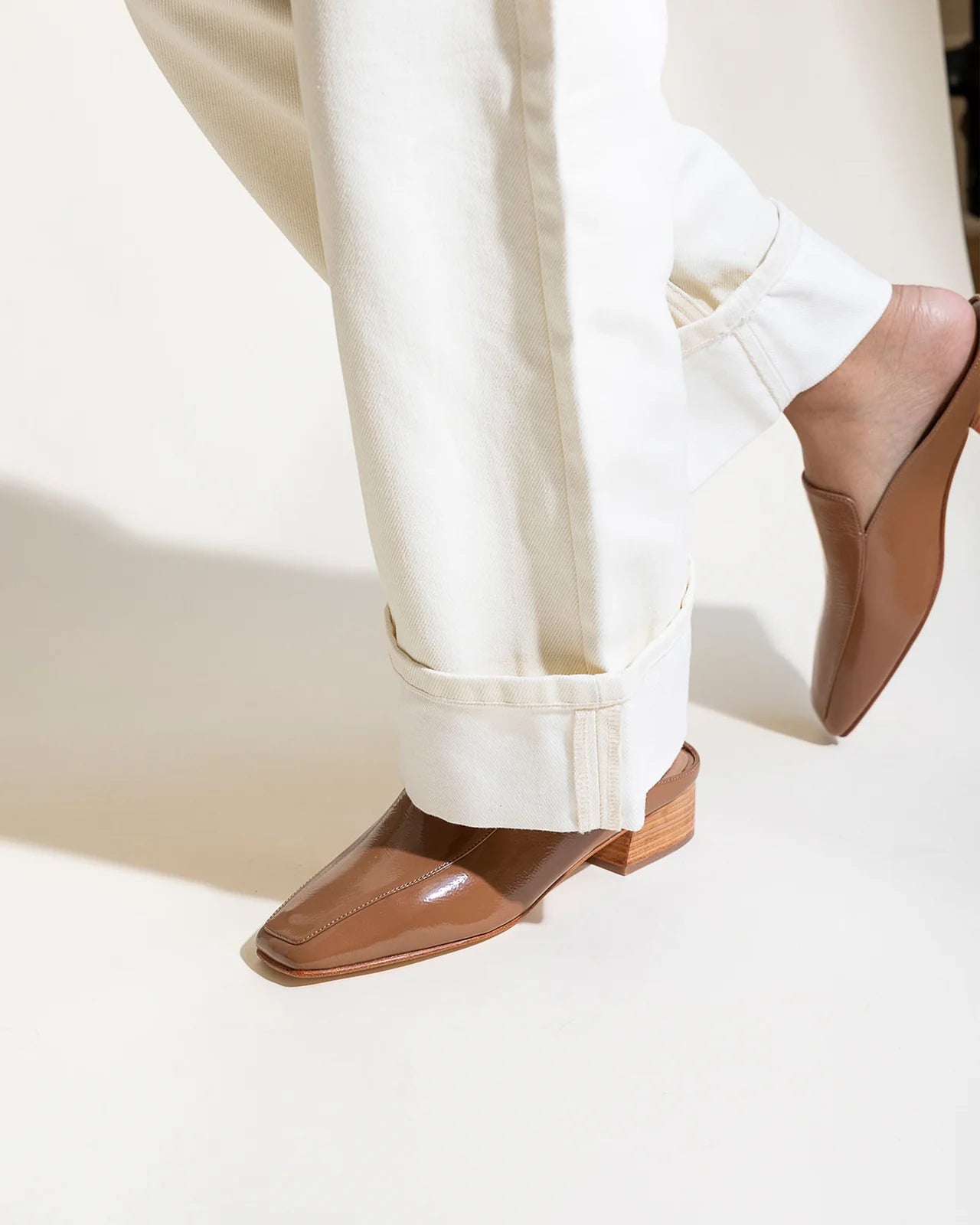 Felix Loafer Mule in Latte Crinkle