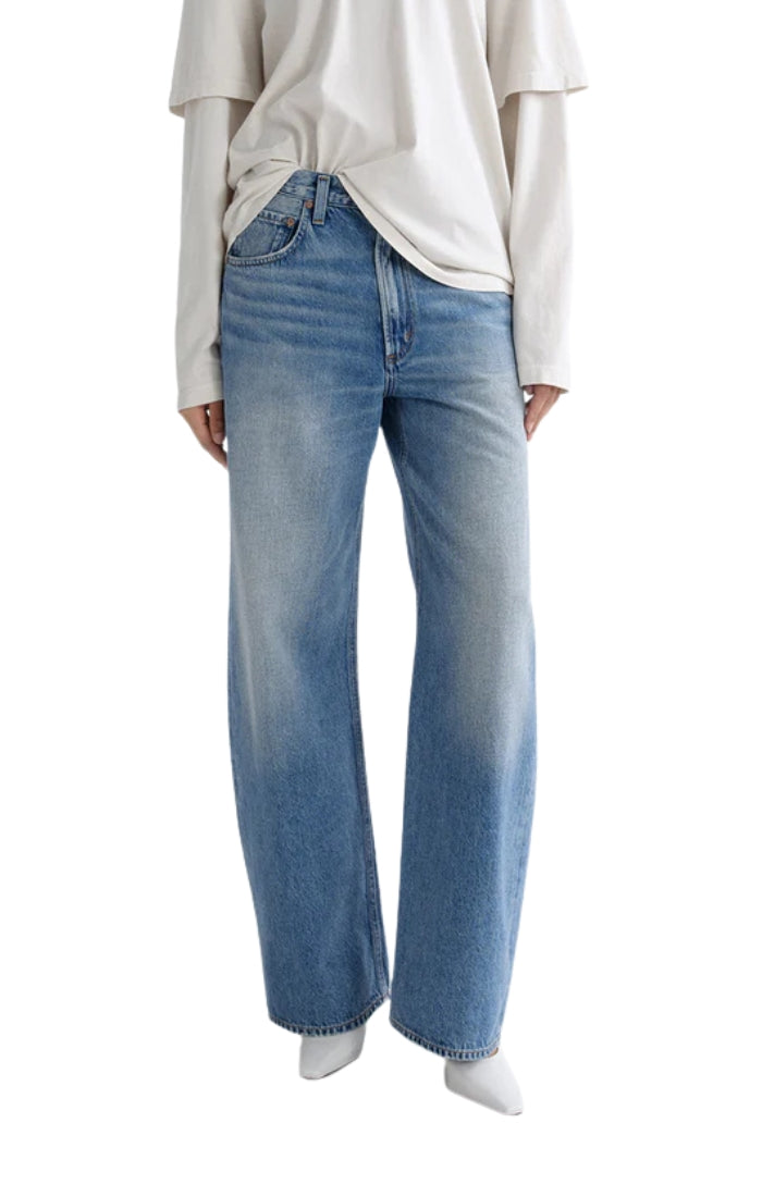 Low Curve Jean in Venture