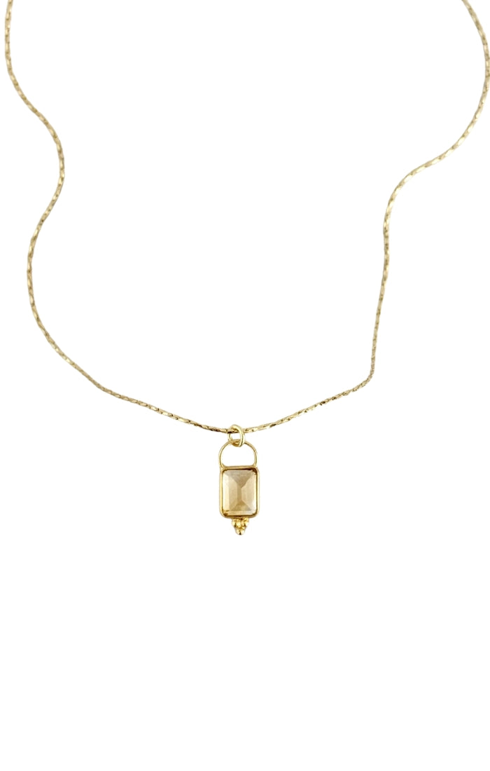 Une Pierre Précieuse Moonstone Necklace