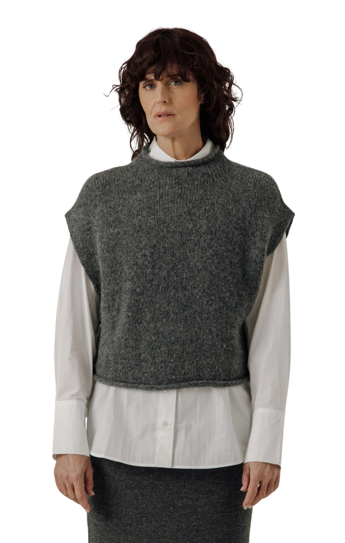 Alpaca Iris Vest in Stone