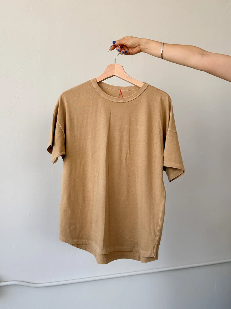 Her Tee Camel